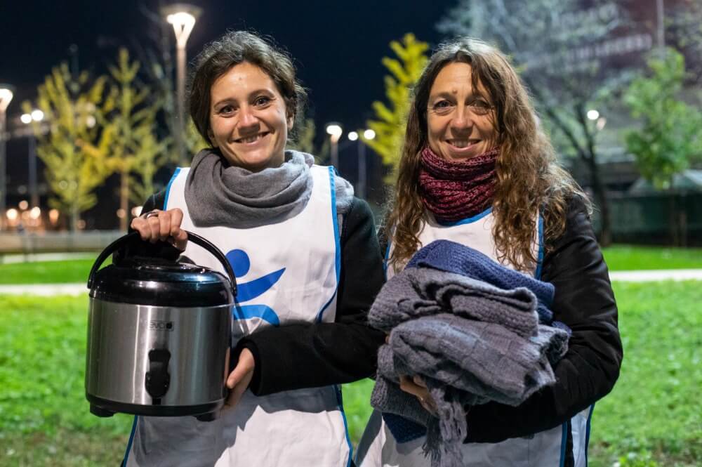 Vittoria e Luisa durante l'uscita in Unità di strada