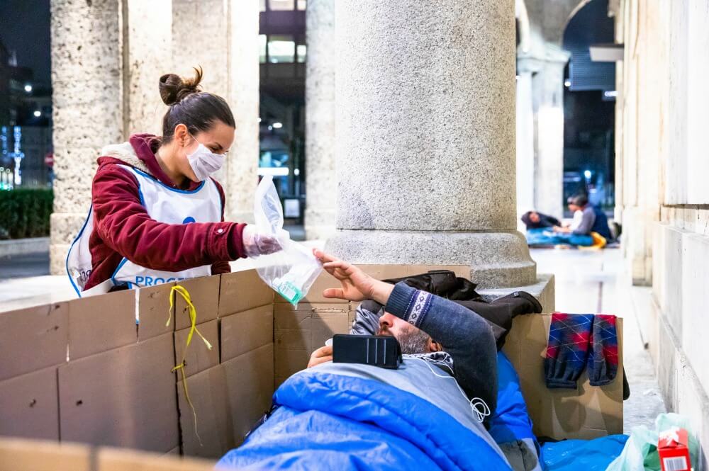 Lorenza, volontaria dell'Unità di strada di Progetto Arca