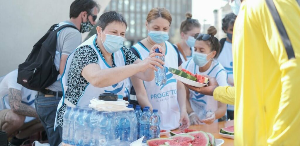 L'agosto di Progetto Arca: Unità di strada, anguria e acqua fresca contro l’afa