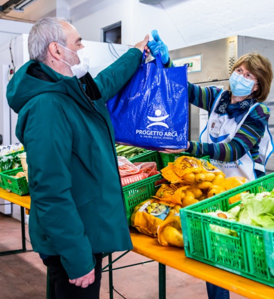 Aiuti alimentari triplicati per le famiglie in difficoltà 