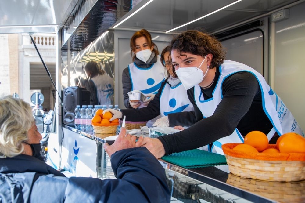 Mettere le ruote ai servizi. La Cucina mobile arriva anche a Roma