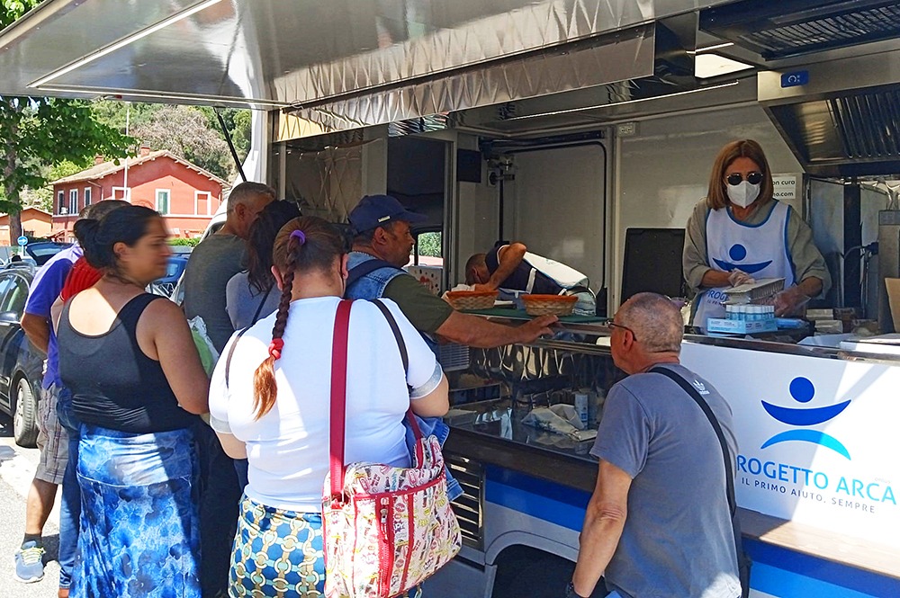 A Roma la Cucina mobile serve anche il pranzo, alla Stazione Saxa Rubra