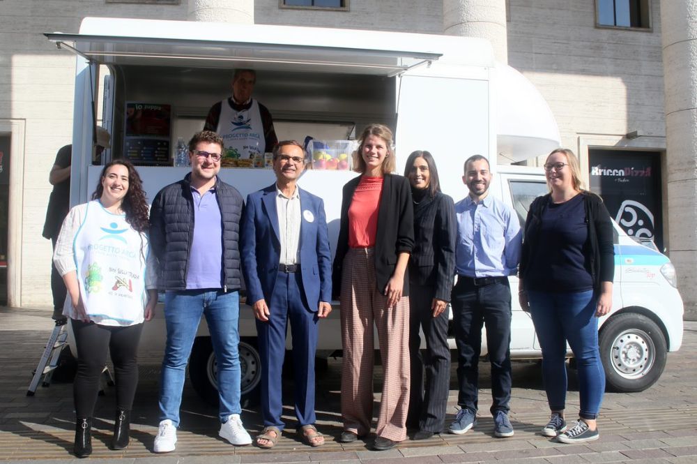 Pasti caldi in strada. A Padova inaugurata una nuova Cucina mobile