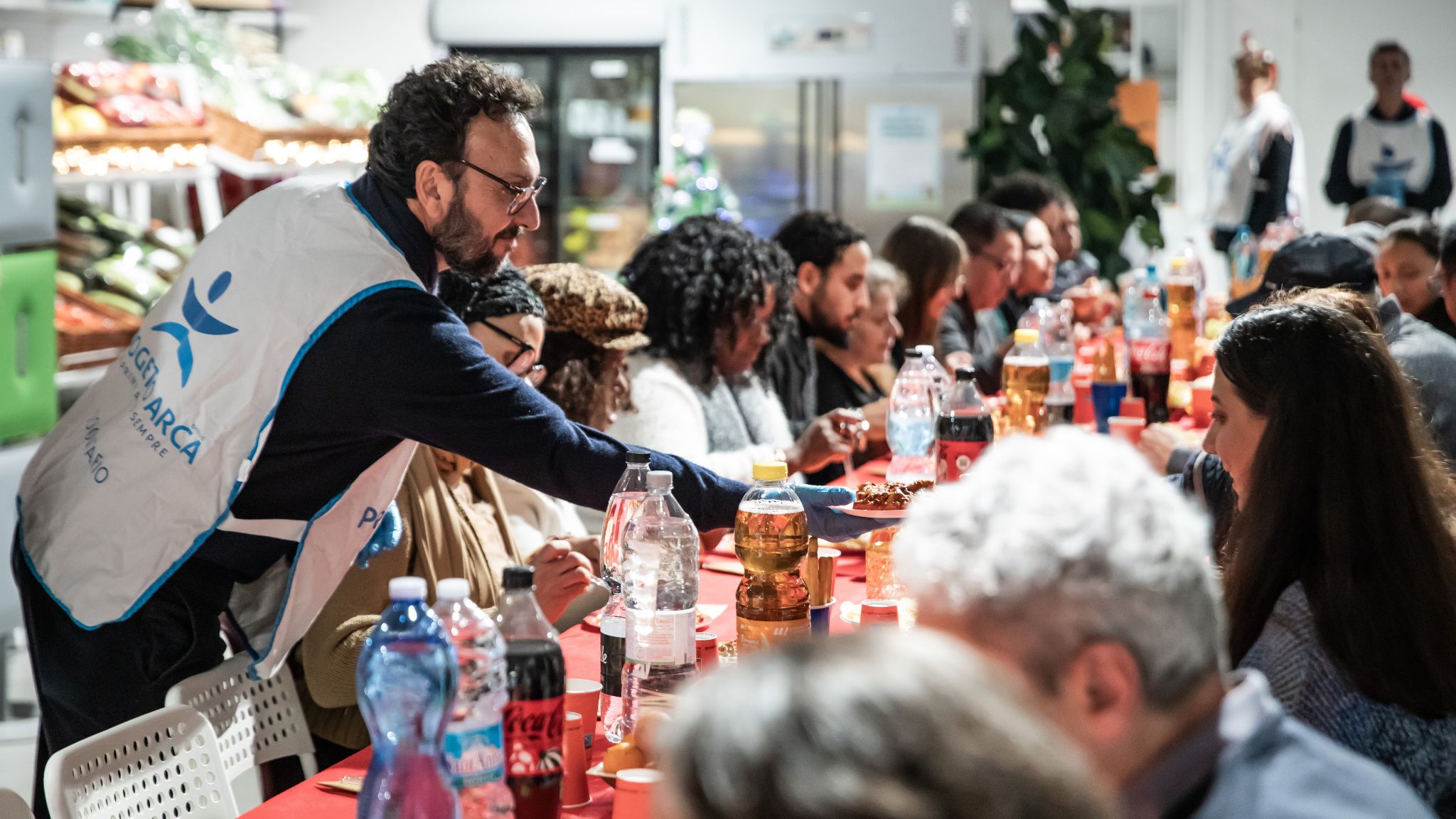 Cena di Natale con le famiglie dei Market solidali all'Hub 126 di Milano