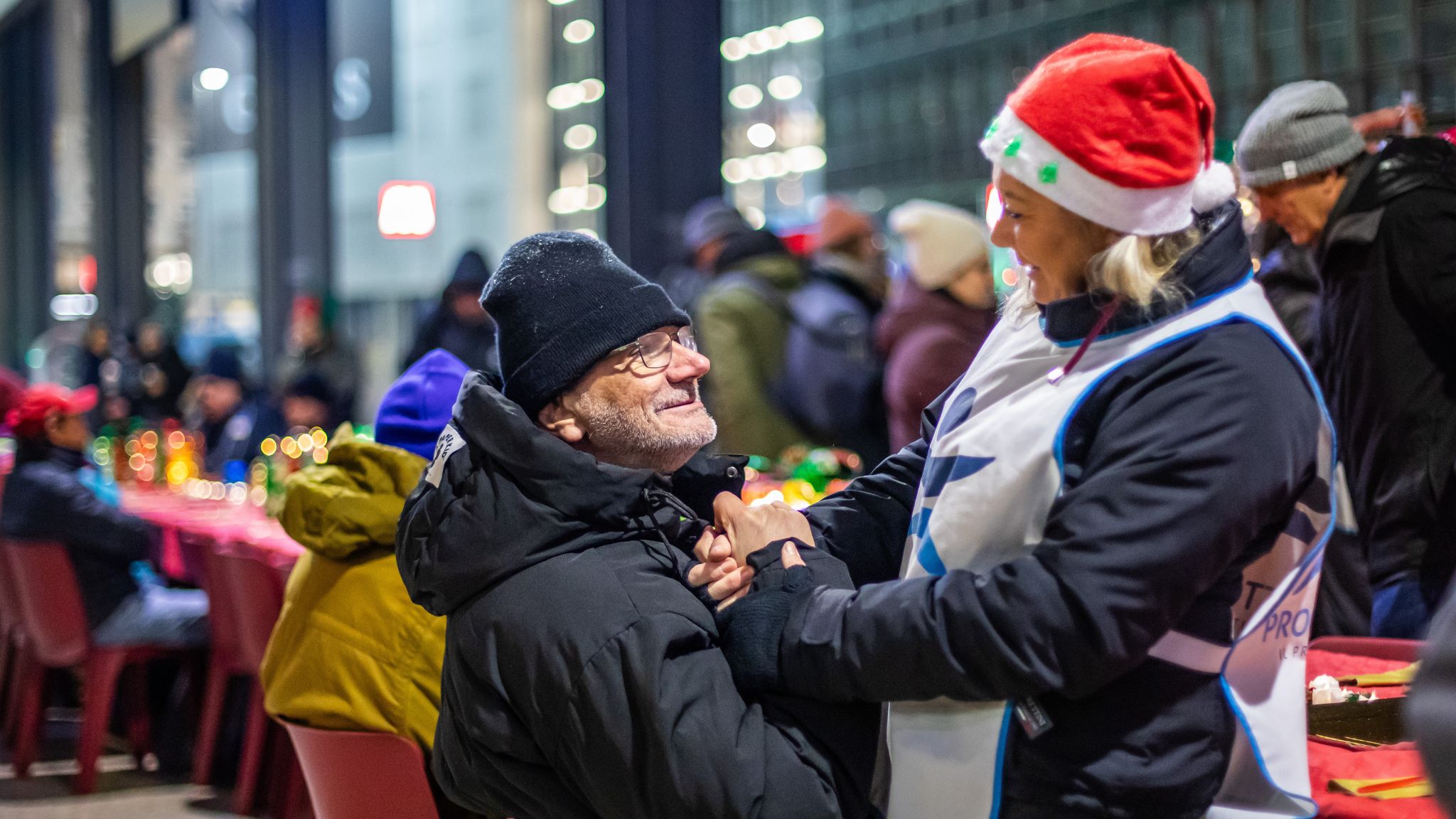 In centro a Milano la Cena di Natale dedicata alle persone senzatetto