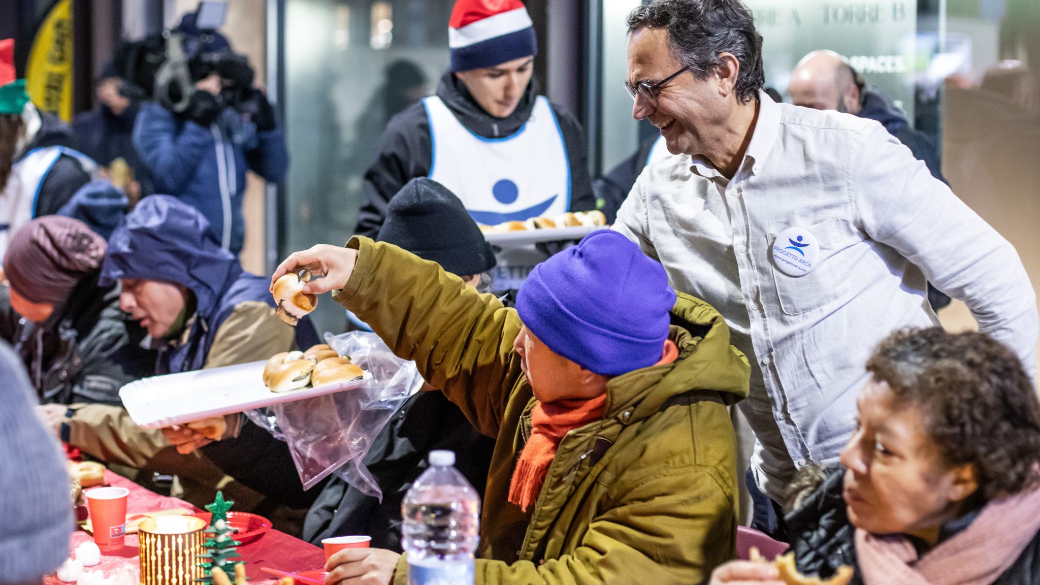 In centro a Milano la Cena di Natale dedicata alle persone senzatetto