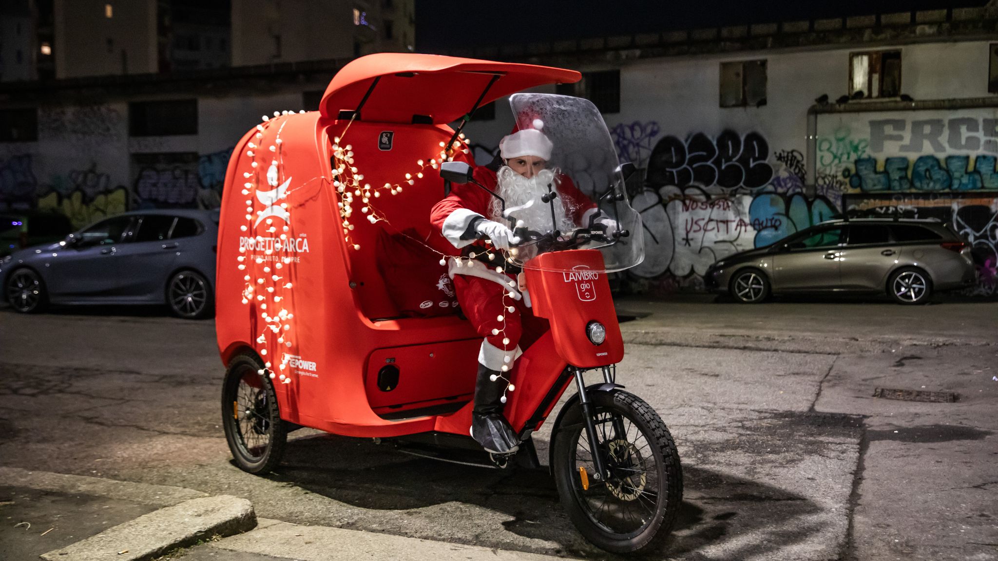 Cena di Natale con le famiglie dei Market solidali all'Hub 126 di Milano