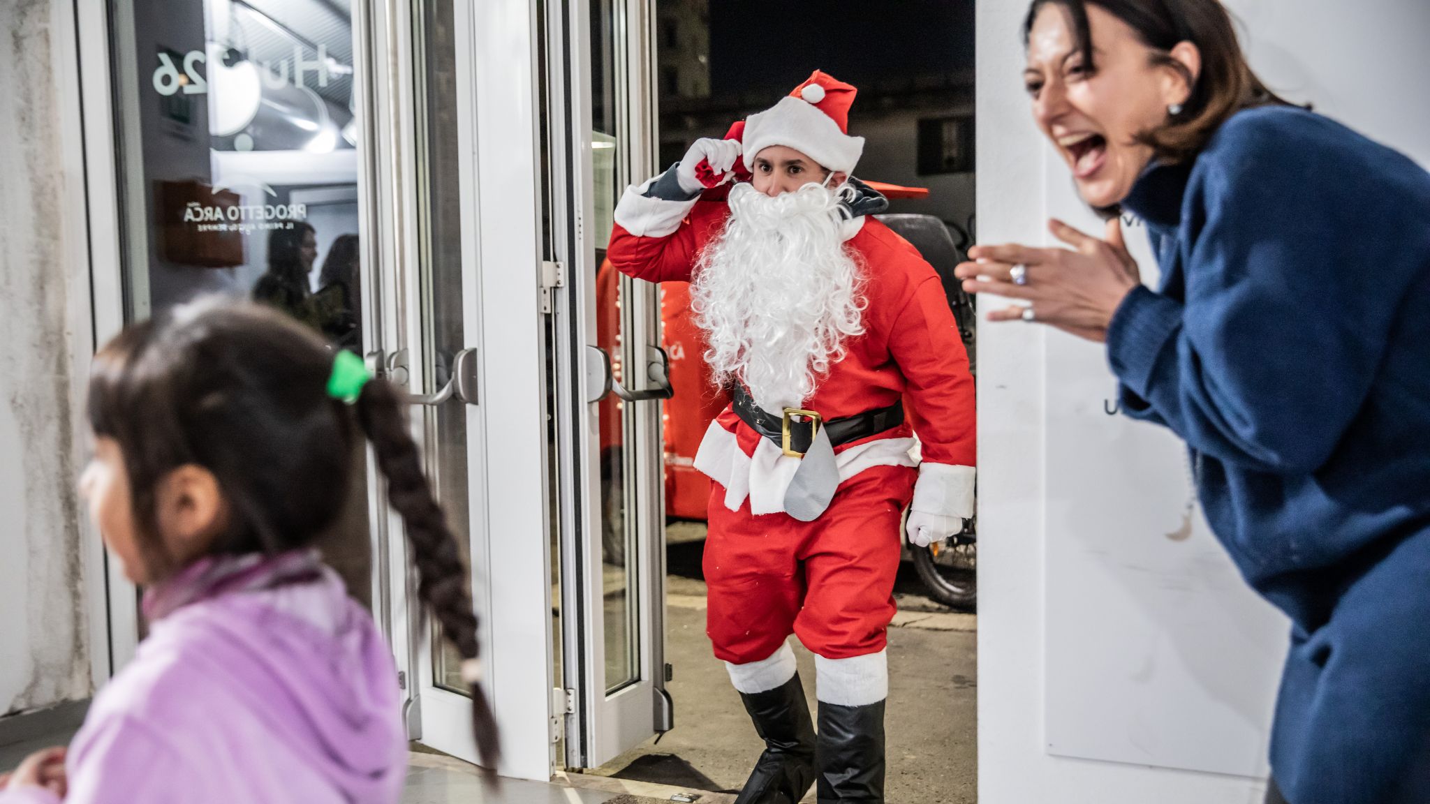 Cena di Natale con le famiglie dei Market solidali all'Hub 126 di Milano