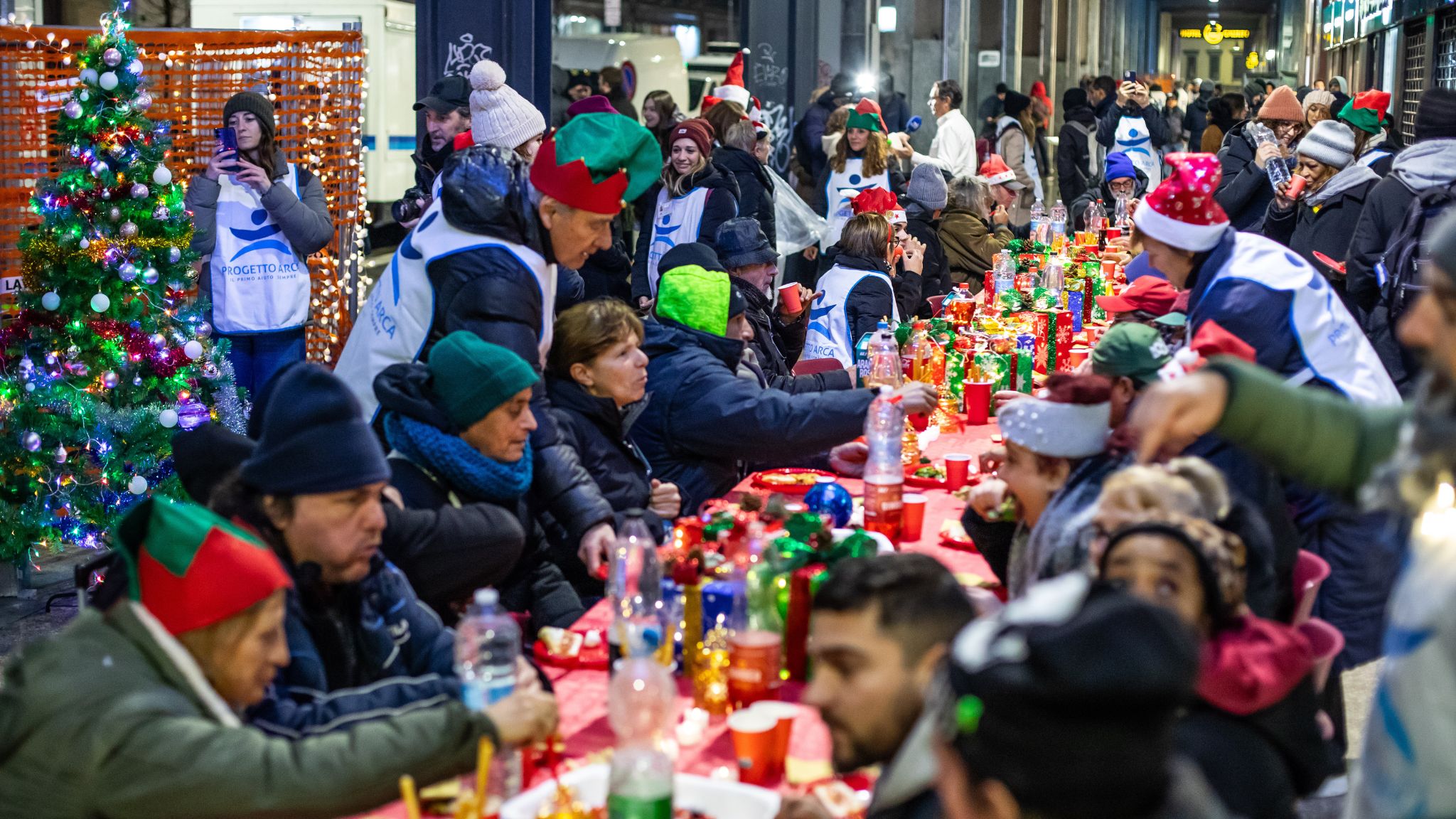 In centro a Milano la Cena di Natale dedicata alle persone senzatetto