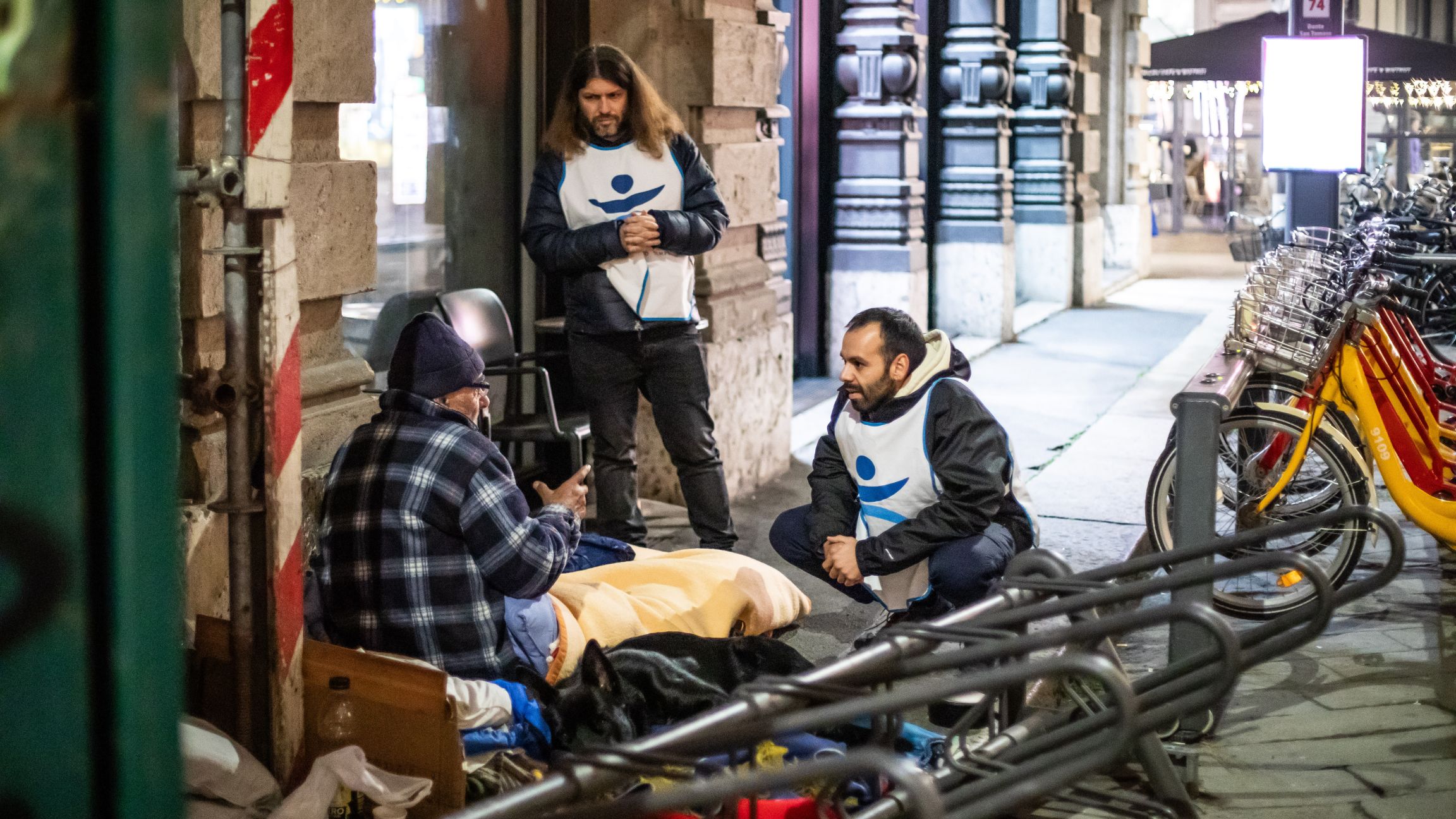 Quel 'mondo a parte' che a parte non è. Ogni notte raggiungiamo centinaia di persone lungo le strade